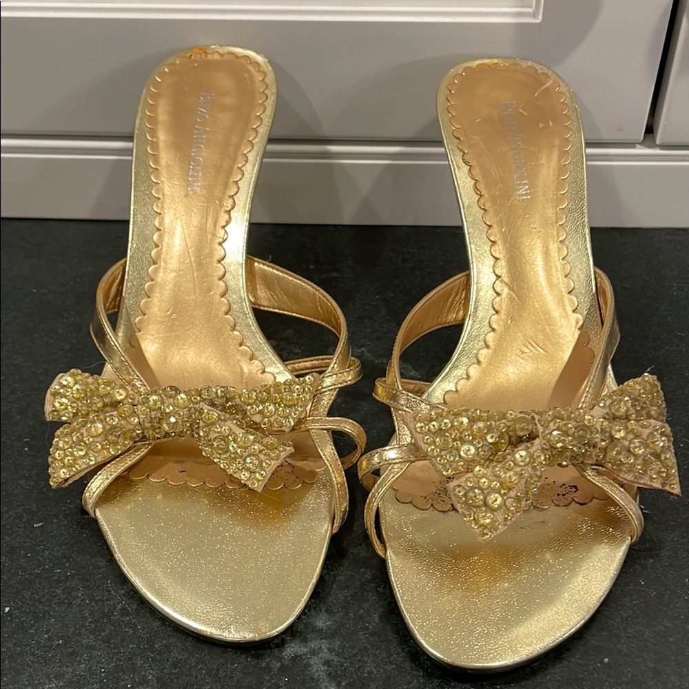 Elegant Gold Bow Women's Heeled Sandals size 9 M